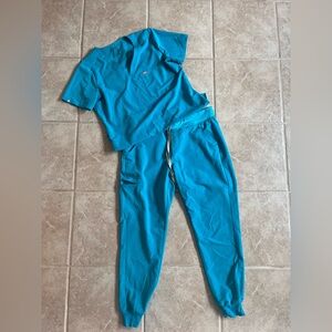 Figs Medium Regular Scrubs in Teal - Regular Zamora and Catarina